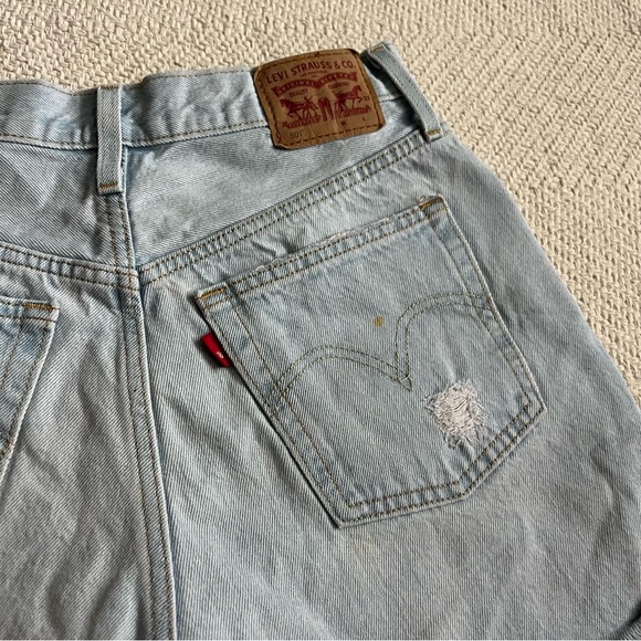 Levi’s 501 Light Wash Cut Off High Waisted Denim Shorts - Picture 6 of 7